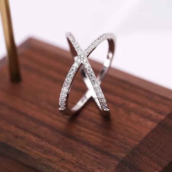 ✨✨ Criss Cross X Ring✨✨ - Picture 5 of 6